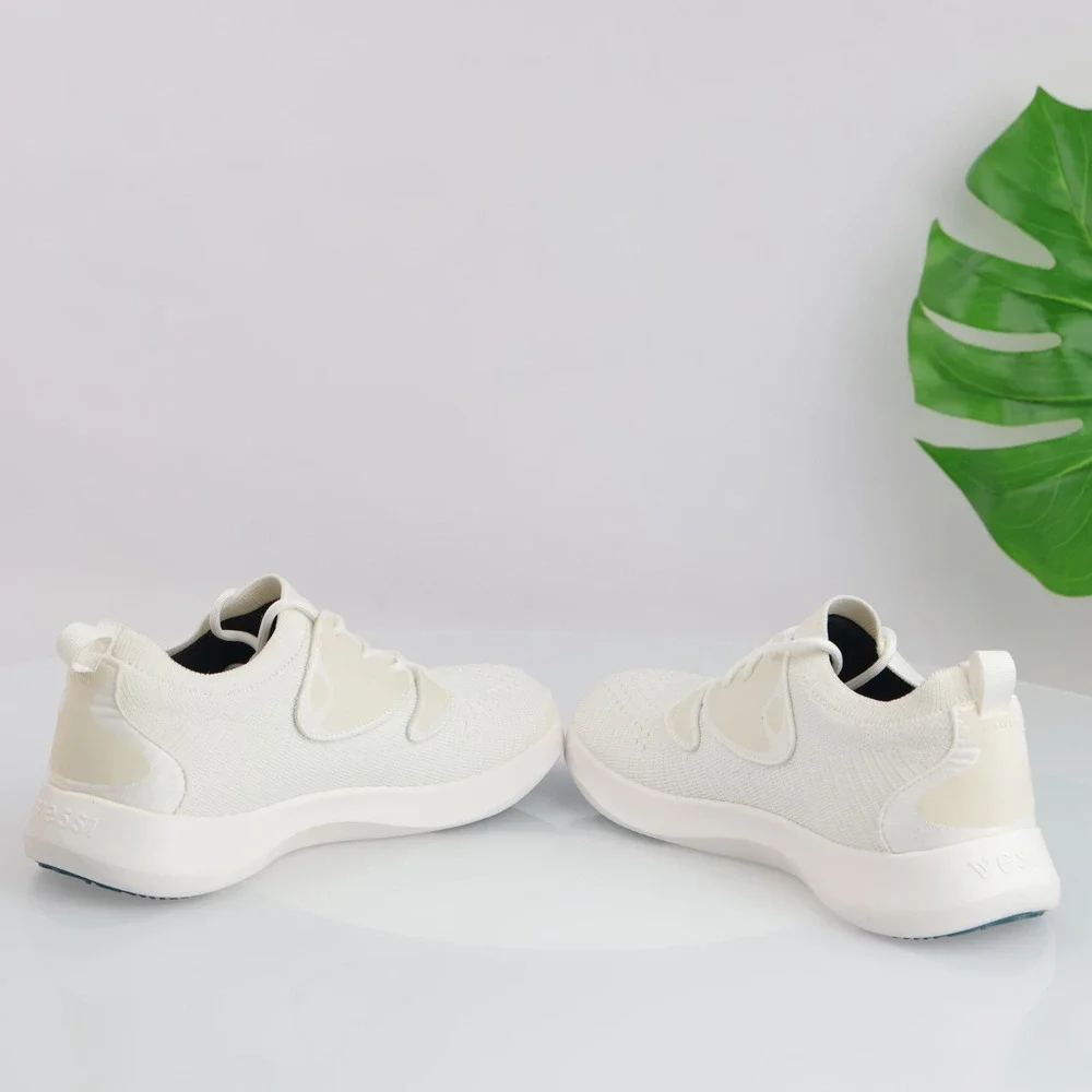 Vessi Womens Everyday 2.0 Move Sneaker Size 9 Waterproof White Knit Lace Up Shoe